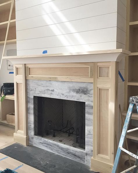 Modern Craftsman Fireplace, Reno Fireplace, Fireplace Shiplap, Diy Fireplace Mantle, Fireplace Makeovers, Wood Mantle Fireplace, Fireplace Mantel Surrounds, Interior Tips, Fireplace Update