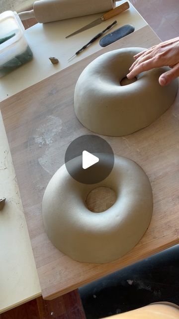 Carolina Levinton on Instagram: "Making-of the Donut Totem 🍩 . . . #totem #ceramicsculpture #handbuiltceramics #ceramicart #ceramics" New Ceramic Ideas, Useful Pottery Projects, Useful Ceramics Ideas, Ceramic Ideas Pottery, Ceramic Building, Ceramic Totem, Donut Art, Slab Ceramics, Ceramic Art Sculpture