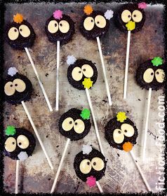 Susuwatari , meaning "wandering soot" in Japanese, or simply soot sprites or dust bunnies in English, are little spirits created... My Neighbor Totoro Birthday Party, Nerdy Desserts, Ghibli Birthday, Sprite Cake, Totoro Birthday, Totoro Cake, Totoro Party, Movie Food, Soot Sprite