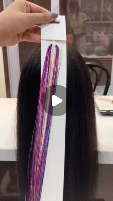 Hair Tinsel Brunette Ideas, Hair Tensil Black Hair, Hair Tensil Blonde Hair, Hair Tensil Blonde, Tinsel Hair Tutorial, How To Put Tinsel In Hair, Hair Tinsel How To Put In, Hair Tinsel Hairstyles, Atebas Hair