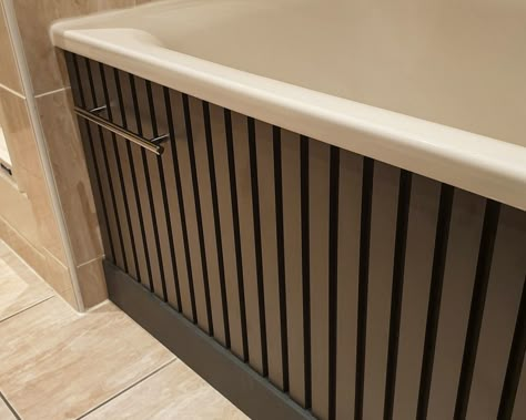 One of our customers used our cut to size slatted panelling to replace tiles on his bath panel and we are loving it! What a great idea! 🛀 Black Bath Panel Ideas, Wood Panel Bath, Wood Panelling In Bathroom, Wood Bath Panel, Bath Side Panel Ideas, Black Bath Panel, Diy Bath Panel, Bath Panelling, Slatted Panelling