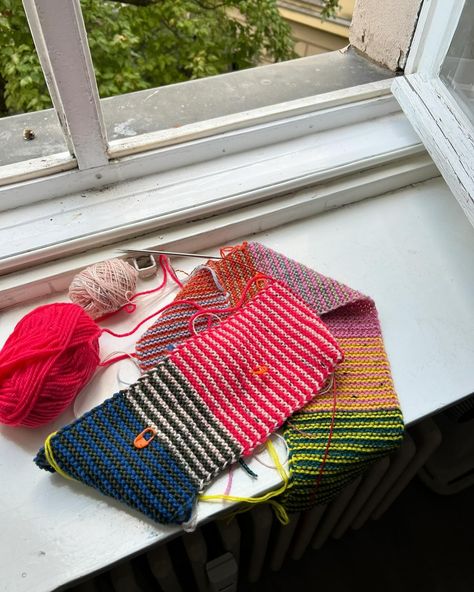 Lea 🤍 | loving all things scrappy 🤩🧚🧦🦄 #knitting #knittinginspo #knitspo #knitter #scrapyarn #scrappysocks #knittersofinstagram #stricken #yarn | Instagram Scrap Yarn Scarf Knit, Diy Knitted Scarf, Scrappy Knitting Projects, Yarn Scrap Projects, Art Hobby Aesthetic, Crochet Scrap Yarn Projects, Scrap Yarn Crochet Projects, Crafty Aesthetic, Scrap Yarn Projects