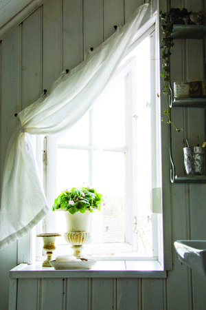 breezy window Triangle Window, Gable Window, Cottage Charm, Ideas Casa, Romantic Homes, Window Dressings, Industrial House, Apartment Ideas, Curtains Living Room