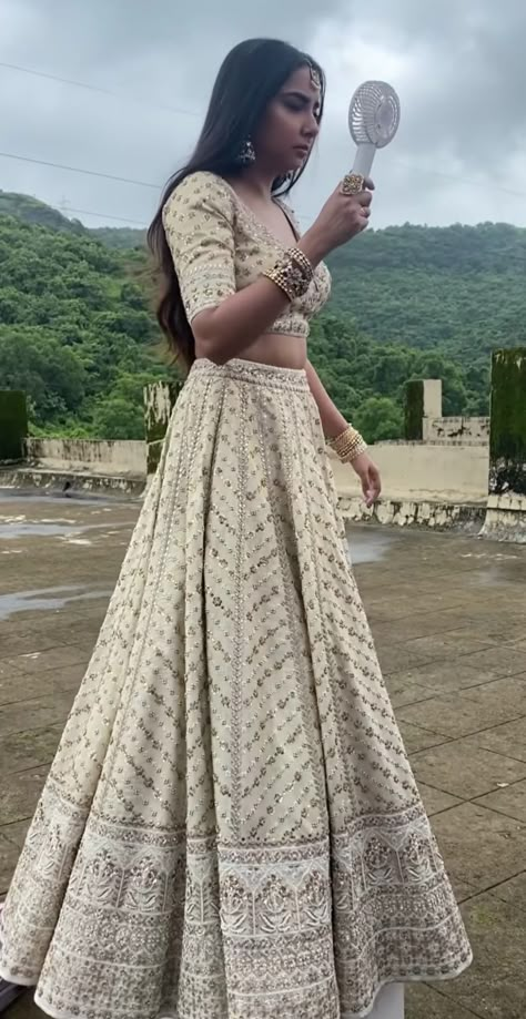 Prajakta Koli Lehenga, Unique Wedding Dresses Indian Style, Modern Indian Wedding Outfits Sisters, Prajakta Koli Outfits Indian, Jacket Lengha, Indian Wedding Outfits Sisters, Lehenga For Bride's Sister, Indian Cocktail Dress, Prajakta Koli