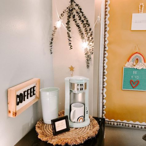 @mycozyclassroom_ on Instagram: “Coffee always makes a gloomy Monday morning better. Happy Monday teacher friends, I hope it’s your best week yet! ☕️✨ • •…” Aesthetic Teacher Desk, Teacher Coffee Station, Preschool Teacher Desk, Classroom Coffee Bar, Classroom Coffee Station, Teacher Coffee Bar, Cute Teacher Desk, Aesthetic Teacher Classroom, Teacher Desk Setup