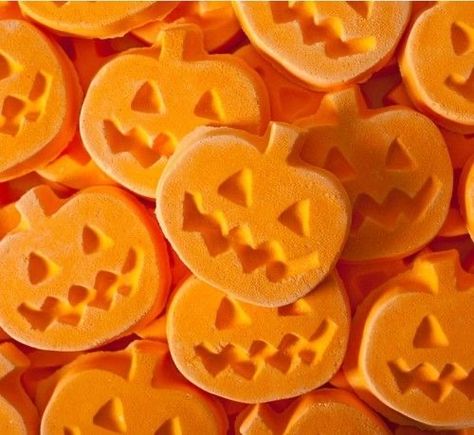 Lush Halloween, Lush Store, Aesthetic Orange, Fall Orange, Lush Products, Fall Mood Board, Lush Cosmetics, Clove Bud, Peppermint Oil