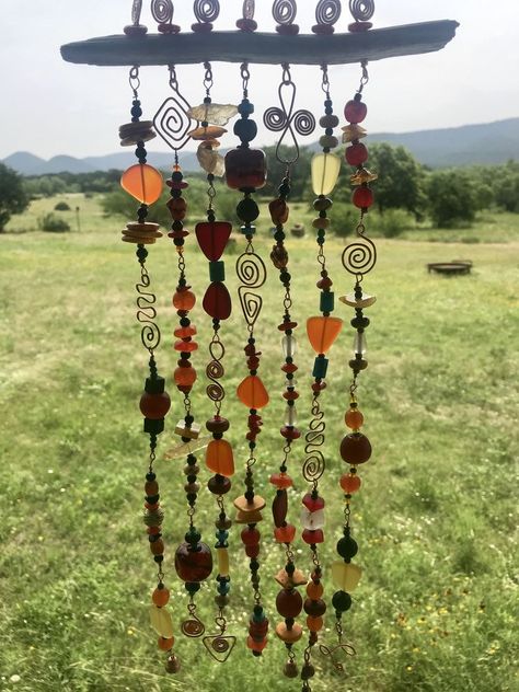 Bead Hanging Decor, Estilo Hippie, Hippie Decor, Beaded Curtains, Dream Room Inspiration, Cute Room Decor, Room Inspiration Bedroom, Decor Outdoor, Wind Chime