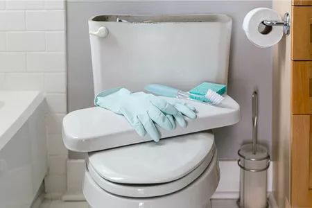 How to Clean a Toilet Tank Bathroom Cleaning Checklist, Leaking Toilet, Remove Rust Stains, Toilet Bowl Cleaners, Commercial Toilet, Hard Water Stain Remover, Toilet Bowl Brush, Vinegar Cleaning, Bathroom Cleaning Hacks