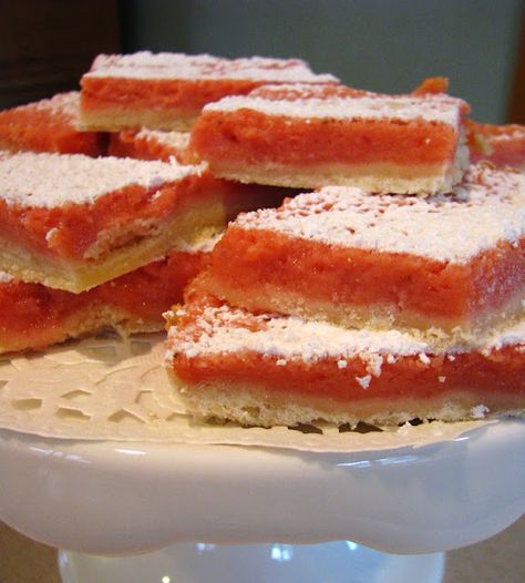 strawberry lemonade bars Summer Dessert Bars, Bark Dessert, Grapefruit Bars, C Words, Orange Juice Recipes, Grapefruit Recipes, Toffee Bark, Lemonade Bar, Pink Picnic