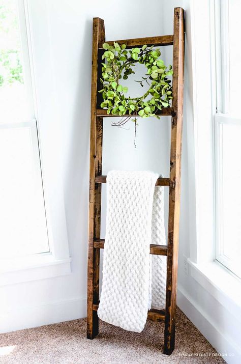 Wood Blanket Ladder, Wooden Blanket Ladder, Diy Home Decor For Apartments, Old Ladder, Diy Blanket Ladder, Easy Diy Decor, Cute Dorm Rooms, Blanket Ladder, Wooden Ladder