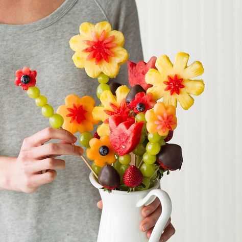 Diy Edible Arrangements, Edible Arrangements Diy, Carved Watermelon, Fruit Bouquet Ideas, Flower Shaped Cookies, Edible Fruit Arrangements, Fruit Bouquets, Fruit Board, Fruit Bouquet