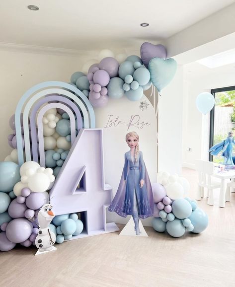 #frozenbirthdayparty • Instagram Elsa Party Decorations, Frozen Party Backdrop, Elsa Frozen Party, Frozen Theme Party Decorations, Frozen Birthday Decorations, Frozen 3rd Birthday, Frozen Balloons, Frozen Birthday Party Decorations, Elsa Party