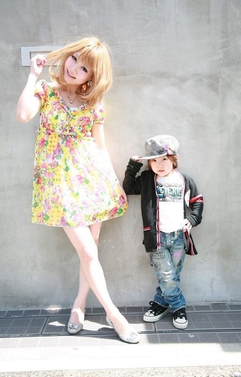 Gyaru Mama Gyaru Mom, Gyaru Reference, Heisei Gyaru, Urban Tribes, Early 2000s Style, Hime Gyaru, Gyaru Fashion, Japanese Street, Japanese Street Fashion