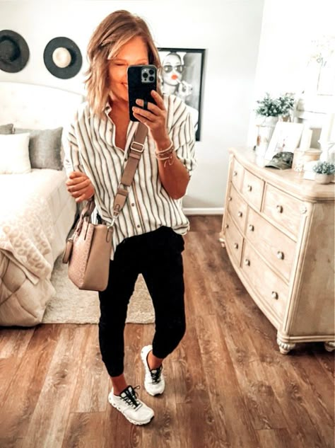 Dressing Up Joggers Outfits, Joggers Outfit Fall, Jogger Outfit Casual, Womens Joggers Outfit, Black Joggers Outfit, Joggers Outfit Women, Beverly Ennis Hoyle, Black Pants Outfit, Jogger Pants Outfit