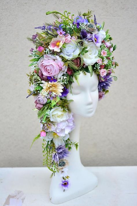 Mannequin Decor, Floral Fascinator, Floral Headdress, Unique Floral Arrangements, Flower Headdress, Headpiece Diy, Fantasia Disney, Diy Home Decor Crafts, Home Decor Crafts