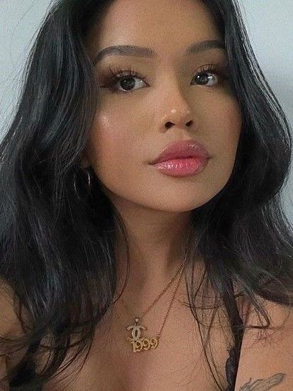 Asian Dark Skin Makeup, Aesthetic No Makeup Look, Elegant Makeup Asian, Refreshing And Airy Makeup, Soft Abg Makeup, Soft Makeup Look Brown Skin, Quince Natural Makeup Looks, Douyin On Brown Skin, Makeup Looks For Morena