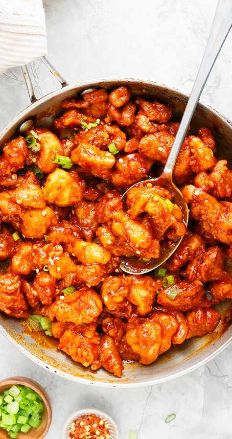 Yummy Spicy Food, Sriracha Recipe, Healthy Spicy Recipes, Spicy Meals, Spicy Food, Crispy Honey Chicken, Honey Sriracha Chicken, Sriracha Chicken, Asian Chicken Recipes