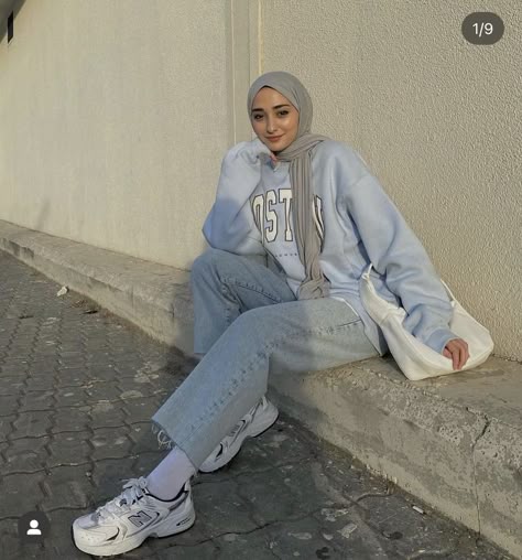 Hoodie Hijab Outfit, Hoodie Outfit Hijab, Celana Khaki, Blue Sweatshirt Outfit, Blue Tshirt Outfit, Blue Hoodie Outfit, Sweatshirt Outfit Winter, Blue Sweater Outfit, Baseball Jacket Outfit