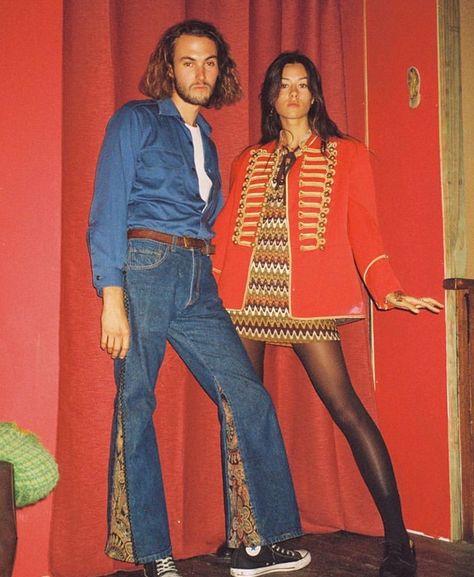 Retro film couple cute fashion 70s jeans 70s Fashion Couple, 80s Fashion Couples, 70s Wedding Photoshoot, 70s Couples, 70s Couple, 70s Celebrities, Outfits 70s, 70s Look, Retro Jeans