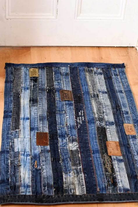 TAPETE Sewing Denim, Återvinna Jeans, Repurposed Jeans, Blue Jean Quilts, Braided Rug Diy, Denim Rug, Sewing Jeans, Denim Crafts Diy, Blue Jeans Crafts