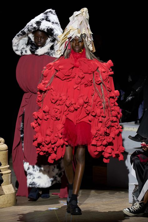 Comme des Garçons Fall 2023 Ready-to-Wear Collection | Vogue Comme Des Garcons Runway, Rei Kawakubo Comme Des Garcons, Fur Skirt, Paris Fashion Week Runway, Fall 2023 Ready To Wear, Fashion Runway Show, 2023 Ready To Wear Collection, Rei Kawakubo, 2023 Ready To Wear