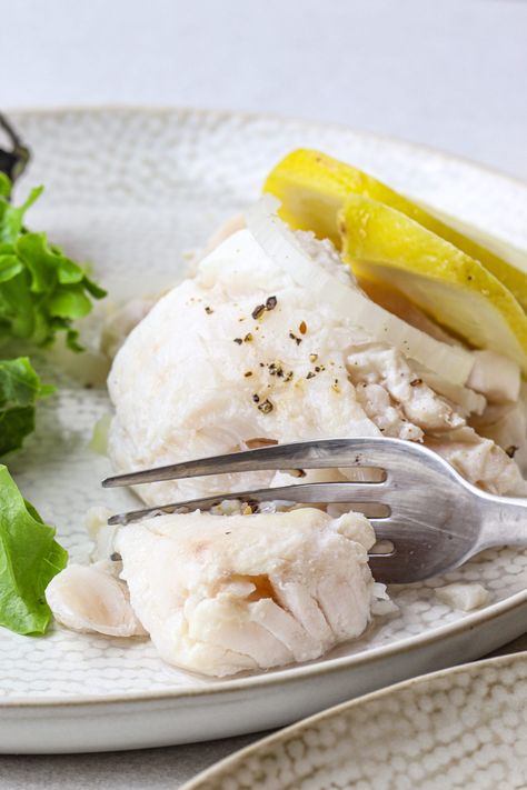 Perfect Poached Fish Poached White Fish Recipes, Poached Haddock Recipes, Poached Fish Recipes, Hake Recipes, Poached Cod, Shellfish Allergy, Haddock Recipes, Poached Fish, Dairy Free Low Carb