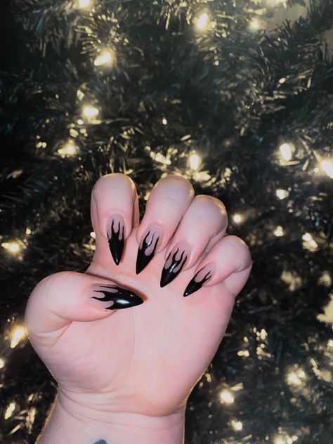 Black Fire Acrylic Nails, Fire Nails Black, Black Drip Nails, Fire Acrylic Nails, Black Fire Nails, Stiletto Black Nails, Black Flame Nails, Drip Nails, Flame Design