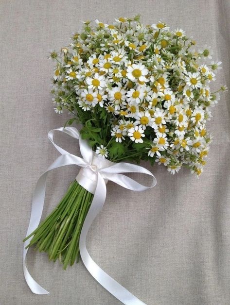 Unique Bridal Bouquets, Simple Wedding Bouquets, Daisy Wedding, Daisy Bouquet, Boquette Flowers, Hand Bouquet, Nothing But Flowers, Flower Therapy, Beautiful Bouquet Of Flowers