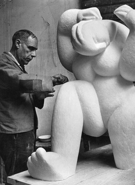 Henri Laurens Sculpture, Sculptor Studio, Henri Laurens, Herbert List, Artists In Their Studios, Sea Sculpture, Sculpture Studio, French Sculptor, Artists At Work