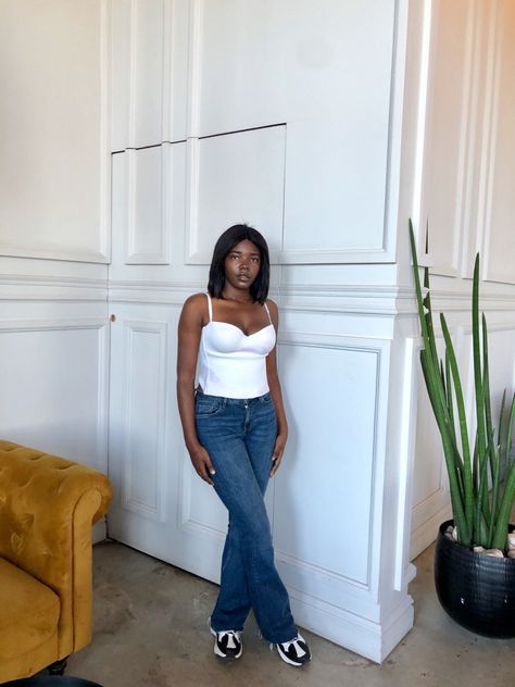 Bootleg jeans | blackgirl| baddie outfit | trendy outfit | corset | Summer outfit | outfit inspirtation | trendy look 2022 Jeans And Corset Top, Corset Summer Outfit, Bootleg Jeans Outfit, Look 2022, Corset Summer, Outfit Corset, Baddie Outfit, Bootleg Jeans, Trendy Outfit