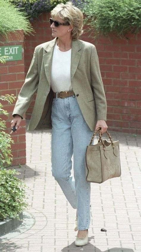 Best 18 Iconic Blazer Outfits for Every Occasion - WORTHY BORN Princess Diana Outfits, Diana Outfits, Princess Diana Style, Diana Style, Princess Diana Fashion, Mode Tips, Mode Hippie, Diana Queen, Diana Fashion