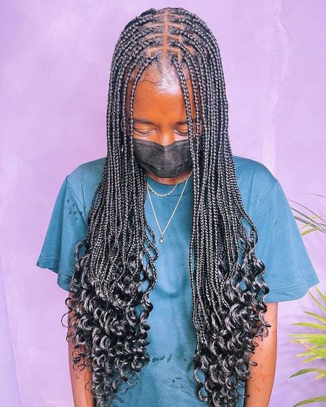 Knotless Box Braids With Curls. - Gist94 Medium Box Braids Curly Ends, Black Knotless Braids With Curly Ends, Knotless Box Braids With Curly Ends, Knotless Braids Curly Ends, Knotless Box Braids With Curls, Box Braids With Curls, Knotless Braids With Curly Ends, Expression Braiding Hair, Box Braids With Curly Ends