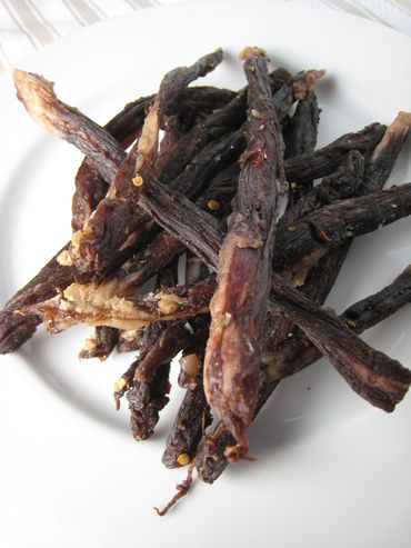 Filipino Tapa - beef jerky - use a box fan instead of a dehydrator Biltong Recipe, Best Beef Jerky, Garlic Fried Rice, Beef Jerky Recipes, Beef Strips, Beef Sausage, Marinated Beef, Fried Beef, Dehydrated Food