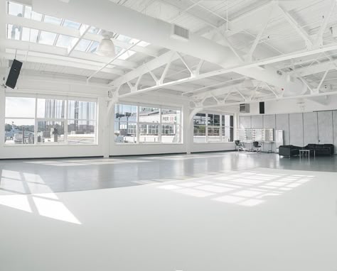 Aespa Dance Practice, Dance Practice Room, Kpop Company, Dance Studio Decor, Practice Room, Dance Room, Warehouse Home, Dance Rooms, Open Ceiling