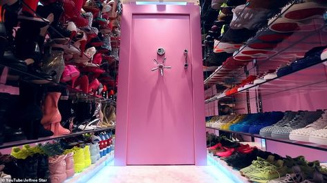 Jeffree Star House, Secret Vault, Calabasas California, Estate Gates, His Closet, Floor Length Mirror, Staircase Wall, Mega Mansions, Star Tours