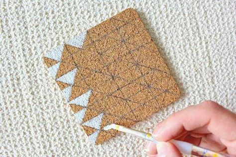 DIY Painted Cork Coasters - A Pretty Fix Painting Cork, Coaster Painting, Wine Cork Crafts Christmas, Paint Cork, Diy Coasters Tile, Diy Coaster, Cork Crafts Christmas, Coaster Ideas, Gift Ideas For Friends