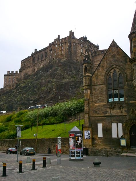 Edinburgh Castle from the Hay Market...or was it the Grass Market? Edinburgh Castle, The Grass, Edinburgh, Mount Rushmore, Beautiful Places, Castle, Natural Landmarks, Travel, Nature