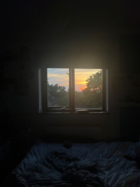 Aesthetic Bedroom Window, Bedroom Sunset, Sunset Sunrise Aesthetic, Sunrise Aesthetic, Sunset Rose, Bedroom Window, Bedroom Windows, Picture Windows, Sunset Sunrise