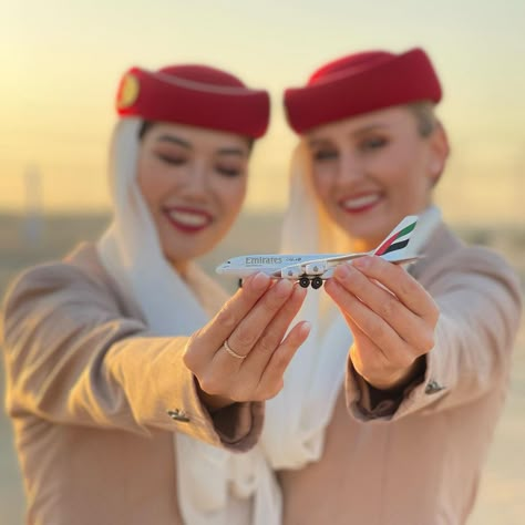 sunnybaoo Emirates Cabin Crew, Powerpuff Girls Wallpaper, Flight Attendants, Aviation Industry, Qatar Airways, Fly Girl, Cabin Crew, Princess Kate, Flight Attendant