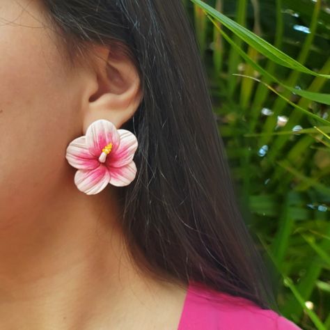 Hibiscus earrings 🌺💕✨️🌴 Now Available in my Etsy shop! Link in bio. #hibiscus #hibiscusearrings #tropicalearrings #vacationaccessories #hawaiianflowers #handmadejewelry Hibiscus Earrings, Tropical Earrings, Vacation Accessories, Hawaiian Flowers, Hibiscus, Link In Bio, Handmade Jewelry, Etsy Shop, Handmade Jewellery