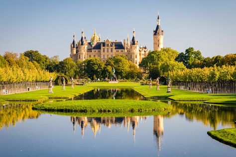 Northern Germany, Germany Castles, Castle In The Sky, Chateau France, Fairytale Castle, Beautiful Castles, Architecture Old, Medieval Castle, Beautiful Buildings