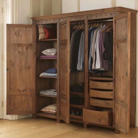 Rustic Wardrobe, Brown Wardrobe, Room Wardrobe, 3 Door Wardrobe, Big Bedrooms, Wardrobe Organisation, Cabinets Ideas, House Arch Design, Wooden Wardrobe