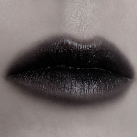 Twitter Black Lips Aesthetic, Goth Lips, Grey Lips, Dark Lipstick Makeup, Chic Makeup, Black Lipstick, Basic Makeup, Beautiful Disaster, Goth Beauty