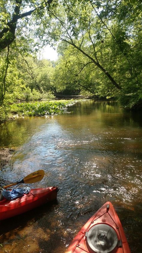 Camping By The River, Kayaking Aesthetic Lake, River Kayaking Aesthetic, Kayaking Aesthetic Friends, Kyacking Aesthetic, Kyacking Pictures Aesthetic, Kayaks Aesthetic, Kyacking Pictures, Kayaking With Friends