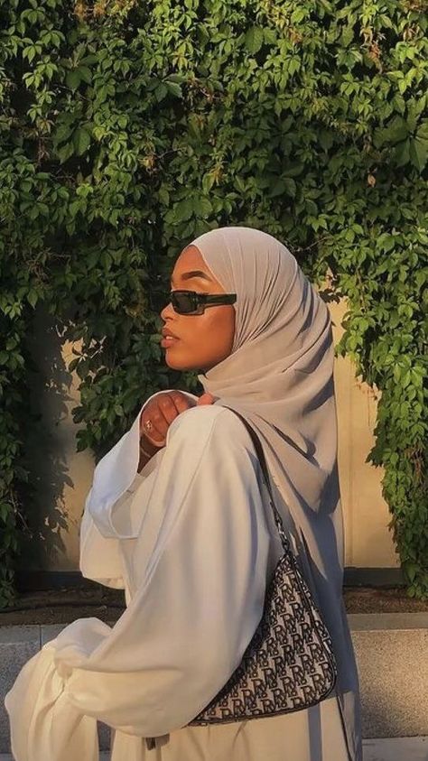 Black Hijabi Girl, Hijab Fashion Summer, Stile Hijab, Mode Turban, Modest Fashion Hijab, Muslim Fashion Hijab Outfits, Hijabi Fashion Casual, Muslim Women Fashion, Hijabi Aesthetic