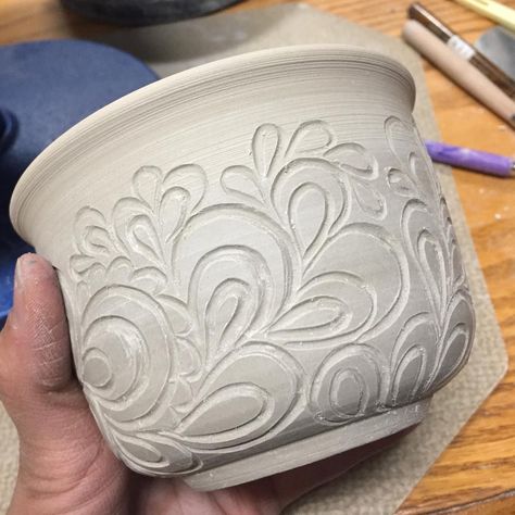 Trying out a new carving idea. As a once in a while quilter, I had to give one of my favorite free motion patterns a whirl in clay. I'm… Carving Patterns Ceramics, Carving Clay Ideas Patterns, Pottery Carving Ideas, Sgraffito Pinch Pot, Clay Mug With Slipwork, Pottery Vase Carved, Pottery Patterns, Ceramic Texture, Slab Pottery