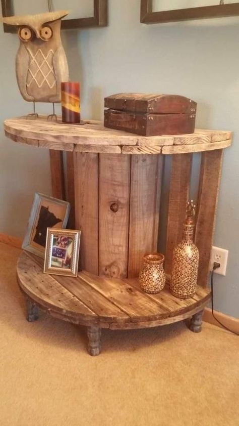 Spool Furniture, Spool Tables, Rustic Farmhouse Living Room, Wooden Spools, Wooden Projects, Diy Farmhouse Decor, Into The Woods, Rustic Farmhouse Decor, Design Living