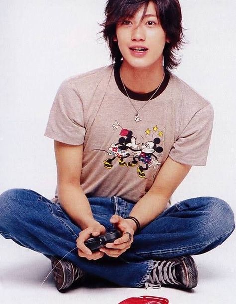 Akanishi Jin Gokusen, Jin Akanishi, Akanishi Jin, Japanese Actors, Photographie Portrait Inspiration, Body Reference Poses, Human Poses Reference, Human Poses, Cool Poses