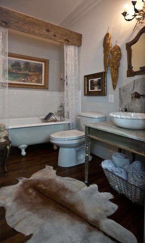 Small Bathroom With Clawfoot Tub, Shabby Chic Bathroom Ideas, Chic Bathroom Ideas, Bathroom Ideas Color, Bathroom With Clawfoot Tub, Western Bathroom Decor, Western Bathroom, Cedar Hill Farmhouse, Primitive Bathrooms