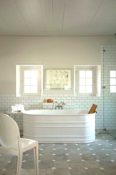 Why Stock Tank Bathtubs Are The Next Big Budget-Friendly Trend Stock Tank Bathtub, Trough Bathtub, Garden Bathtub, Dog Bath Tub, Refinish Bathtub, Herringbone Backsplash, Stock Tank, White Bath, Subway Tiles